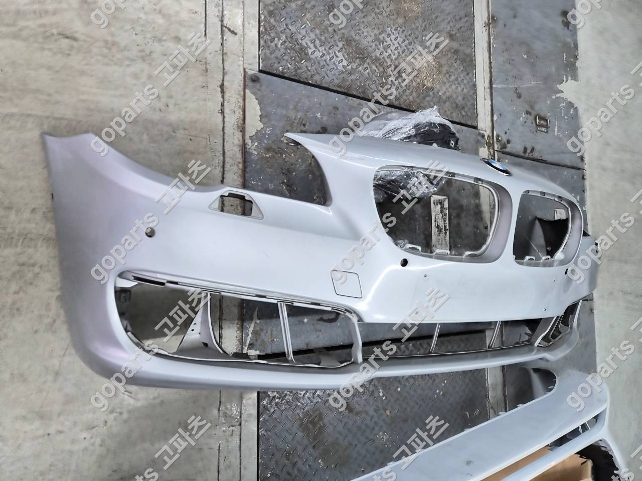 BMW 5시리즈 F10 후기형 전범퍼 (일반타입, 사이드 카메라 & 서라운드 뷰) 상세사진 3