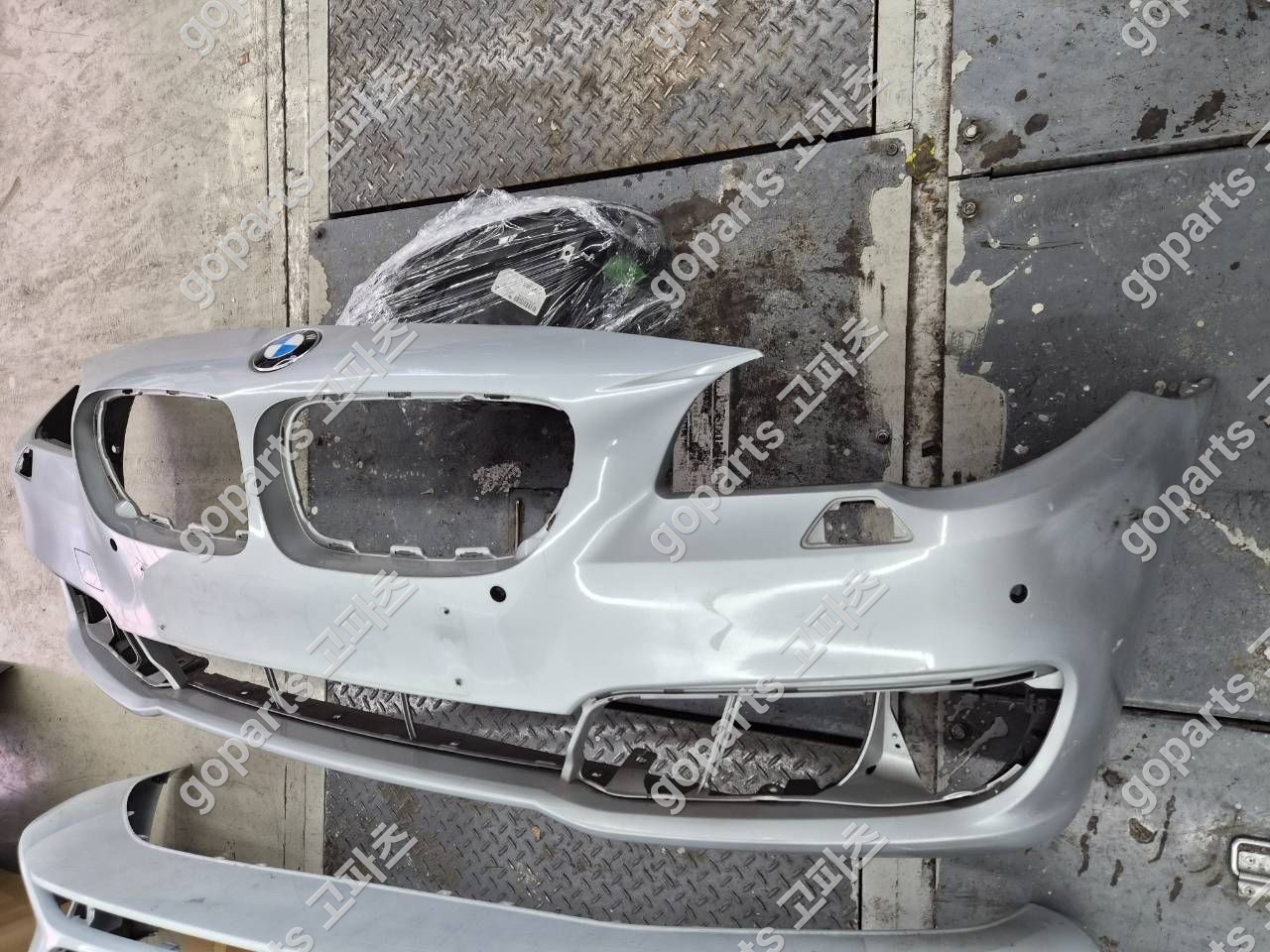 BMW 5시리즈 F10 후기형 전범퍼 (일반타입, 사이드 카메라 & 서라운드 뷰) 상세사진 2