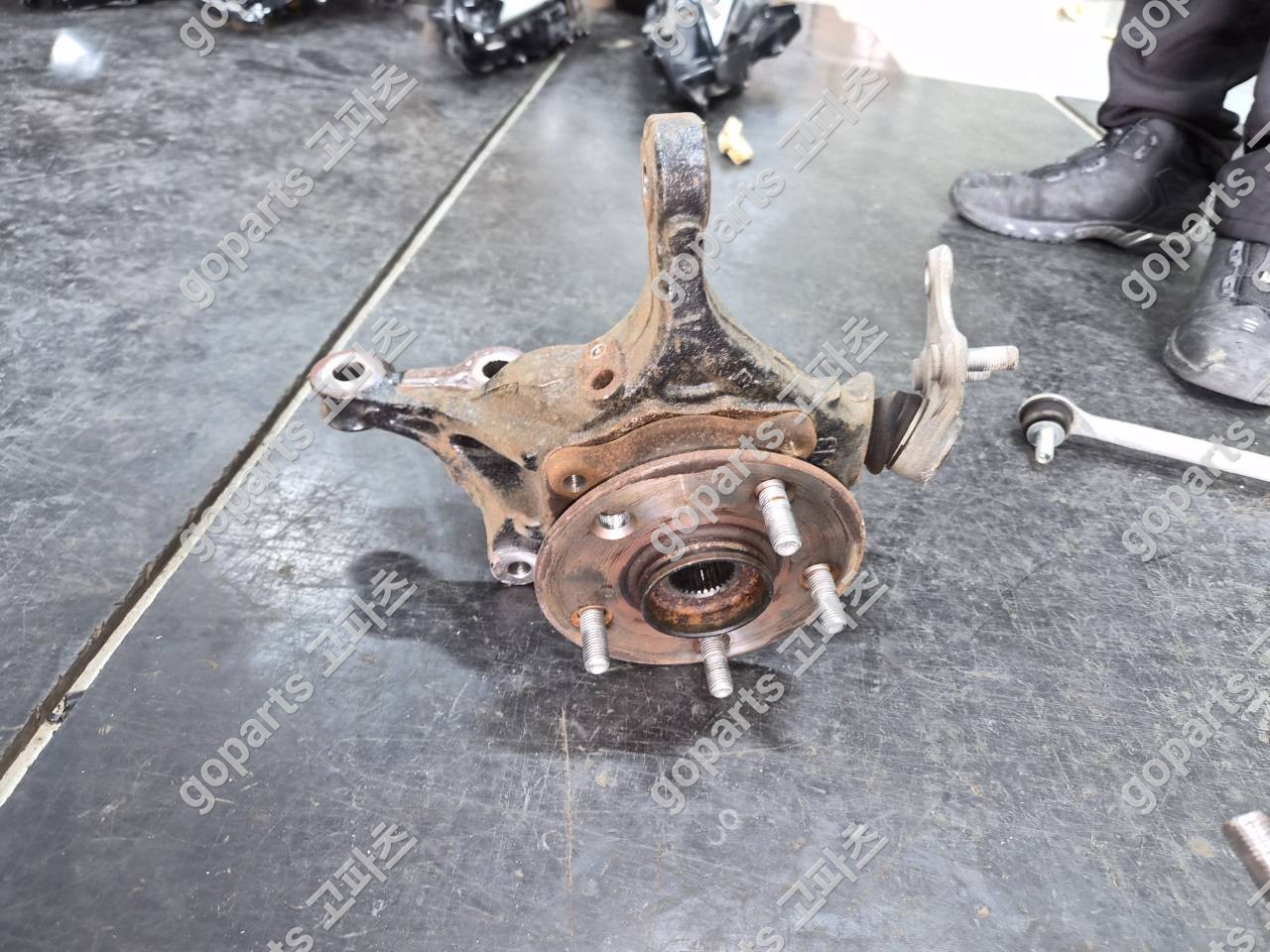 렉서스 ES 운전석 앞 너클 허브 상세사진 2