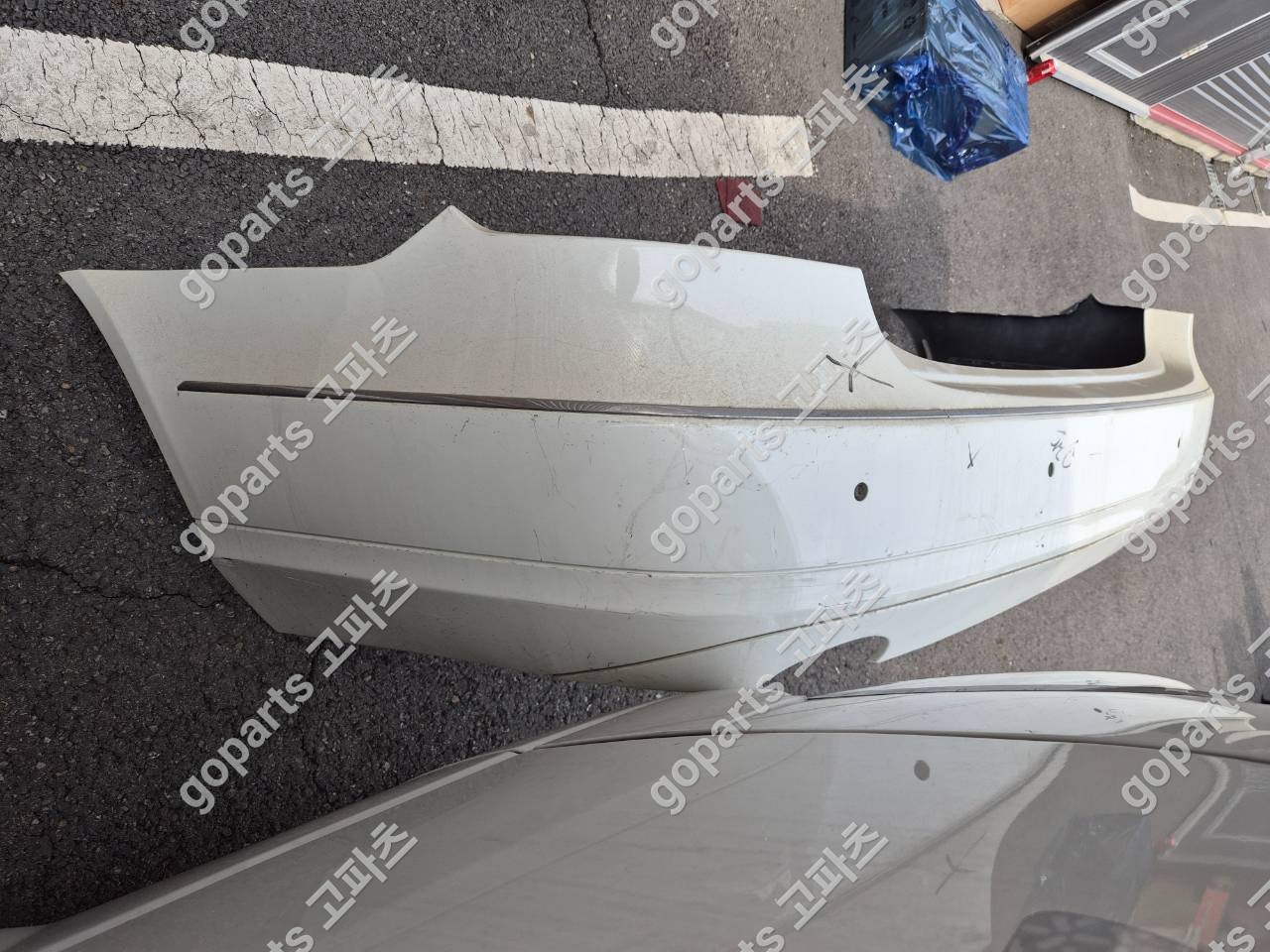 벤츠 W212 E클래스 후범퍼 상세사진 2