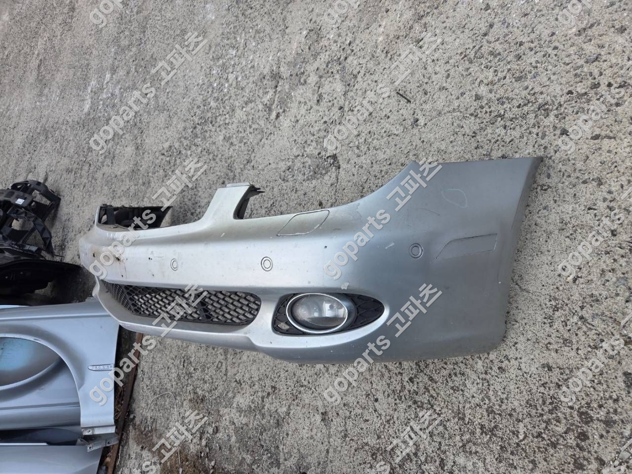 벤츠 CLS W219 후기형 전범퍼 상세사진 2