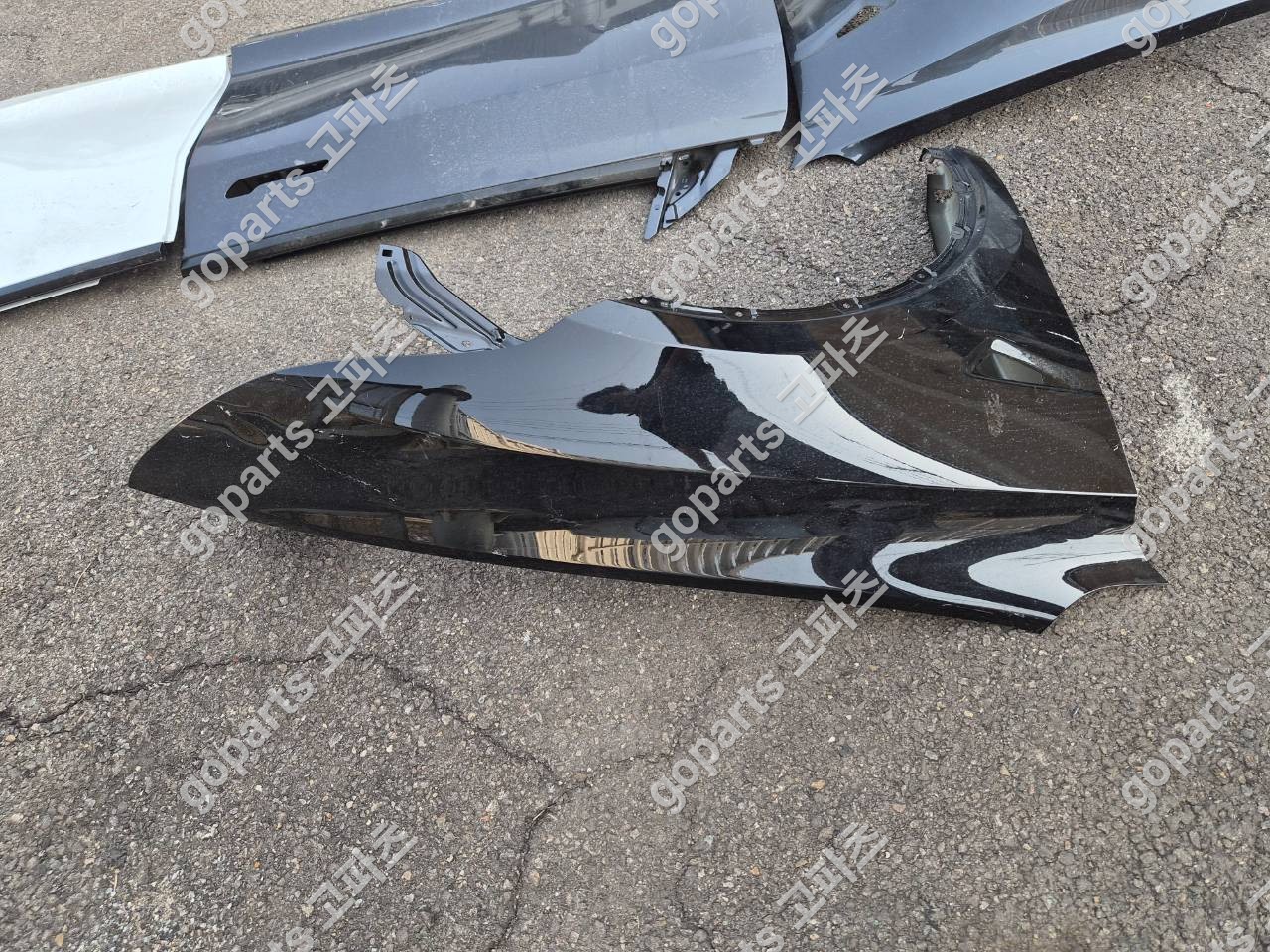 테슬라 모델 Y 조수석 전휀더 상세사진 2