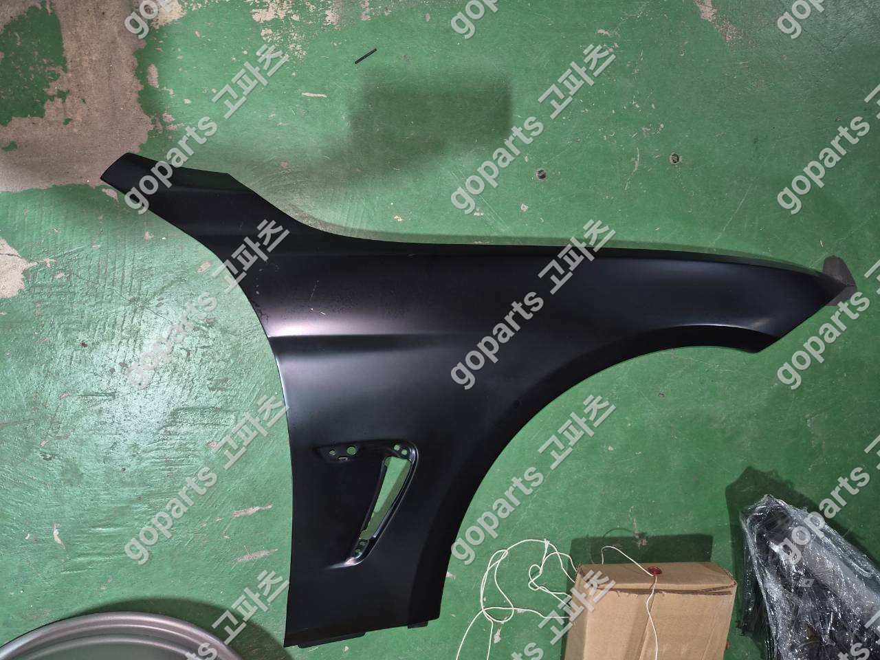 BMW 4시리즈 F36 중고 전휀더 조수석 20만원