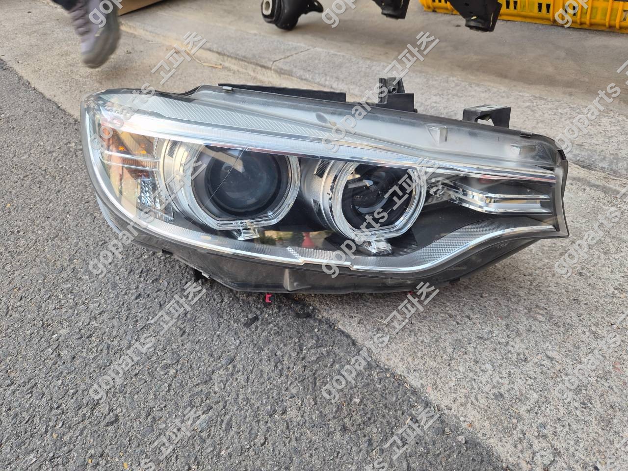 BMW 4시리즈 F32 F33 F36 중고 조수석 헤드라이트 7410786-05/06 400,000원