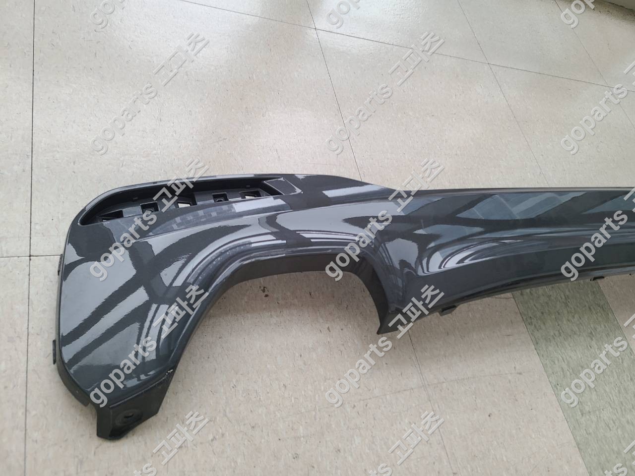 BMW 5시리즈 G30 전기형 리어 디퓨저 (견인고리캡 포함) 상세사진 3