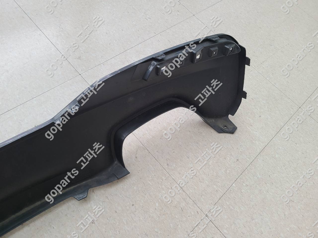 BMW 5시리즈 G30 전기형 리어 디퓨저 (견인고리캡 포함) 상세사진 5