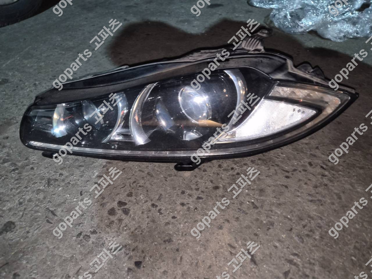 재규어 XF 중고 운전석 헤드라이트 400,000원
