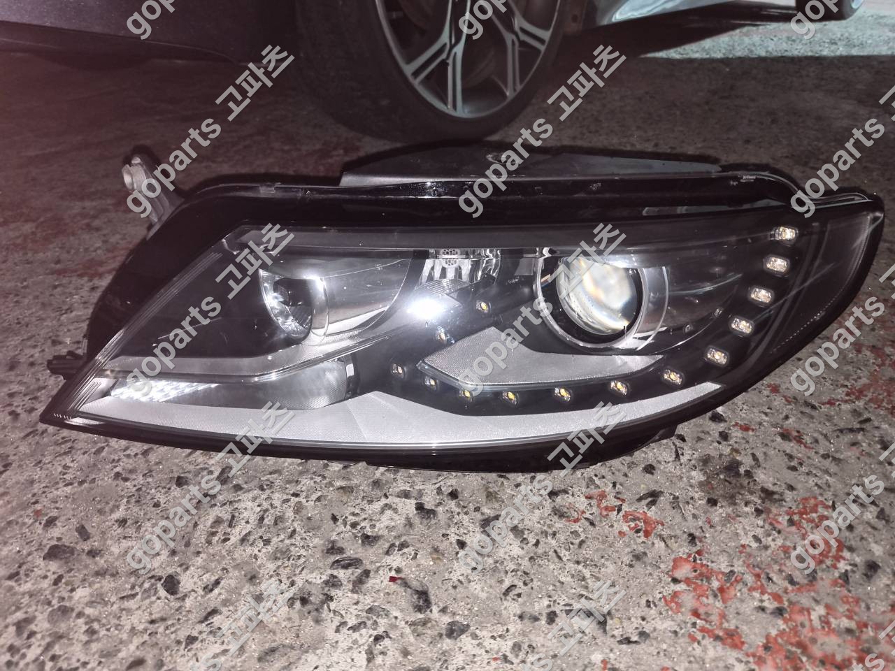 폭스바겐 Cc 헤드라이트 3c8941753Q 중고 400,000원