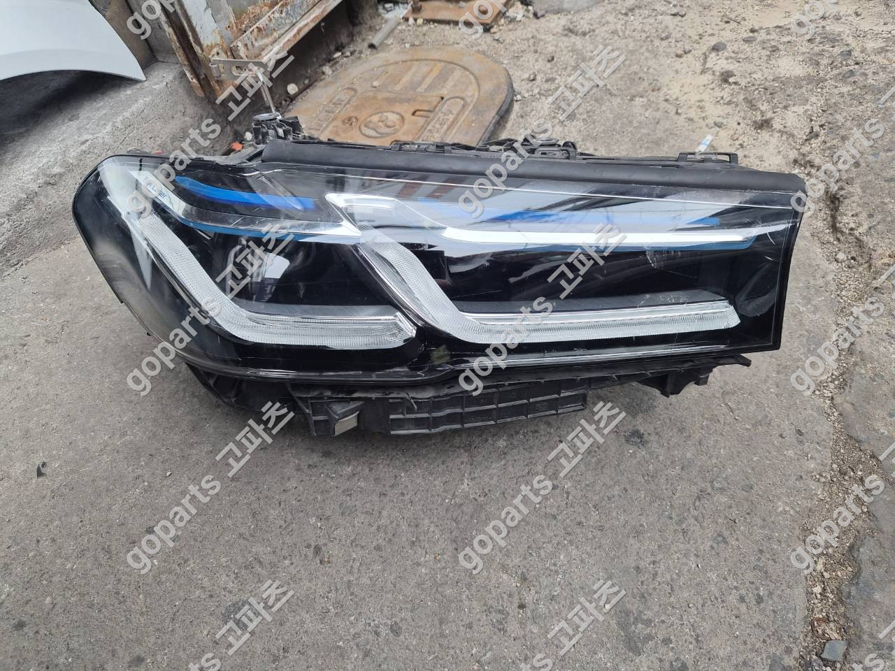 BMW 5시리즈 G30 중고 헤드라이트 조수석 9850588 700,000원