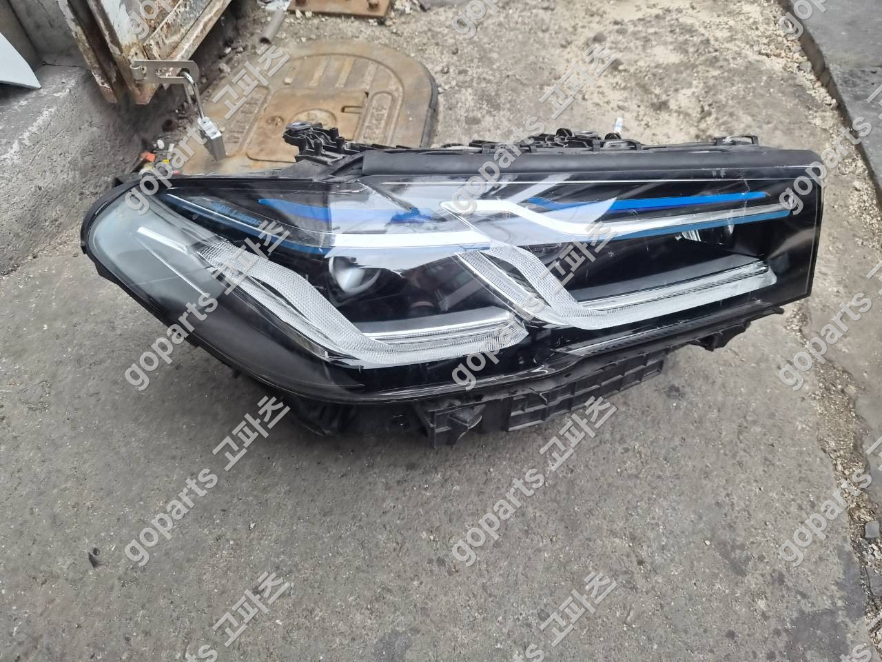 BMW 5시리즈 G30 조수석 레이저 헤드라이트 9850588 상세사진 3