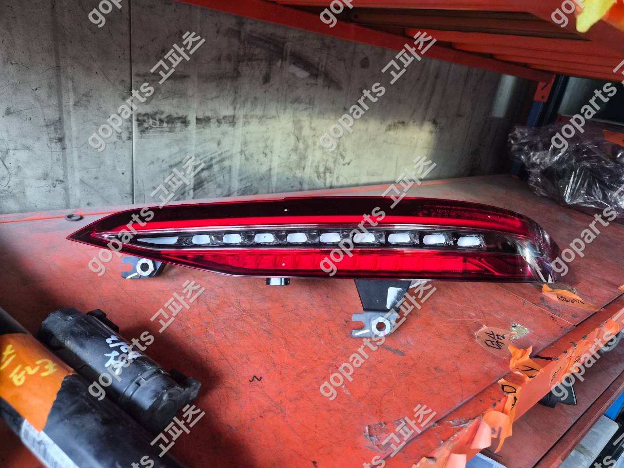 벤츠 amggt4도어세단 중고 후미등 A2909060200 300,000원