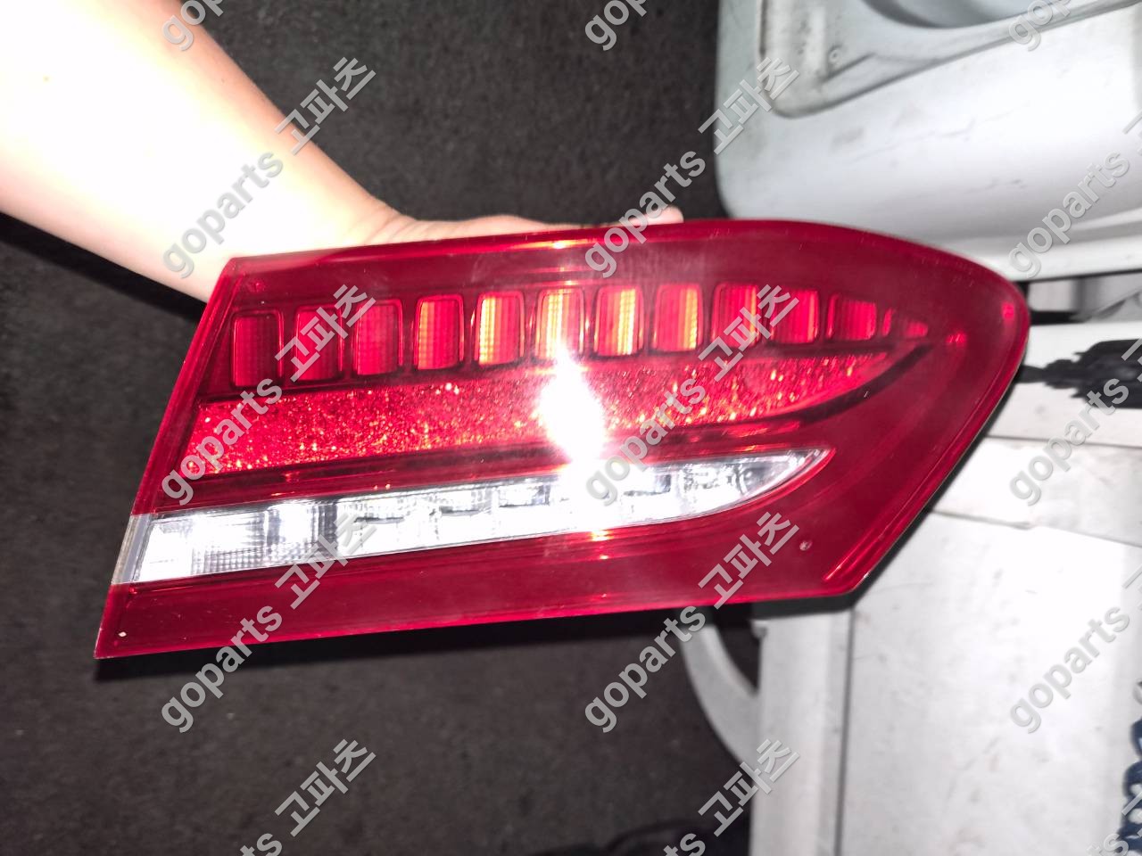 벤츠 W238 E클래스쿠페 트렁크등 조수석 중고 150,000원