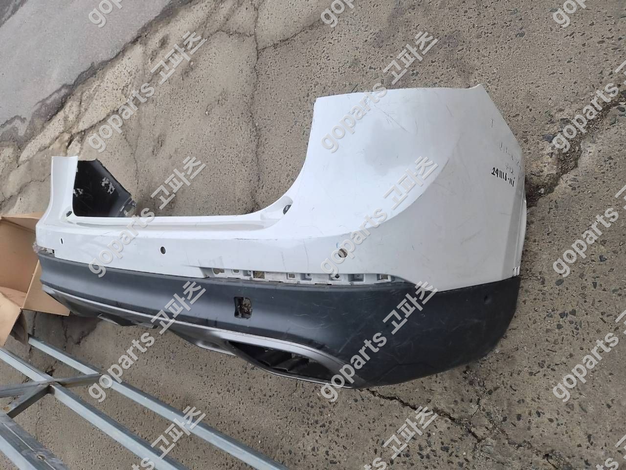 링컨 MKX 흰색 후범퍼 상세사진 2