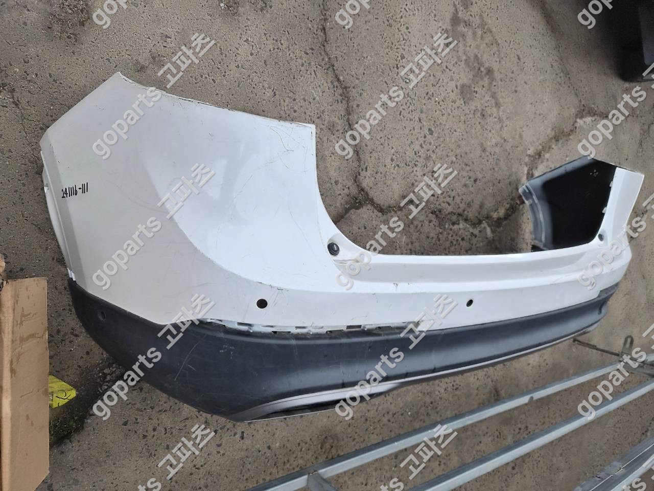 링컨 MKX 흰색 후범퍼 상세사진 3