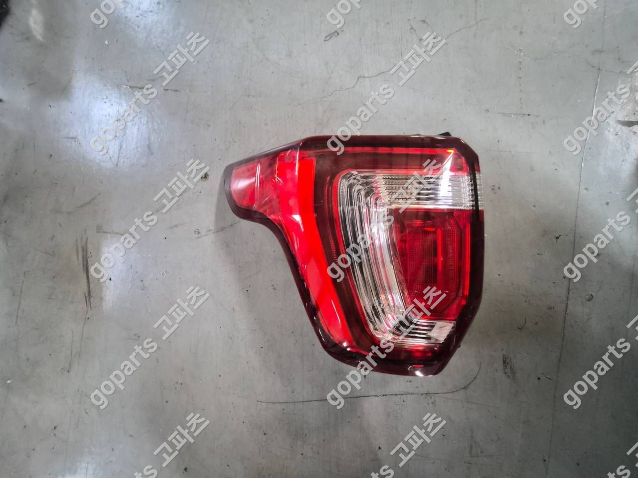 포드 익스플로러 5세대 중고 후미등 FB53-13B505 250,000원