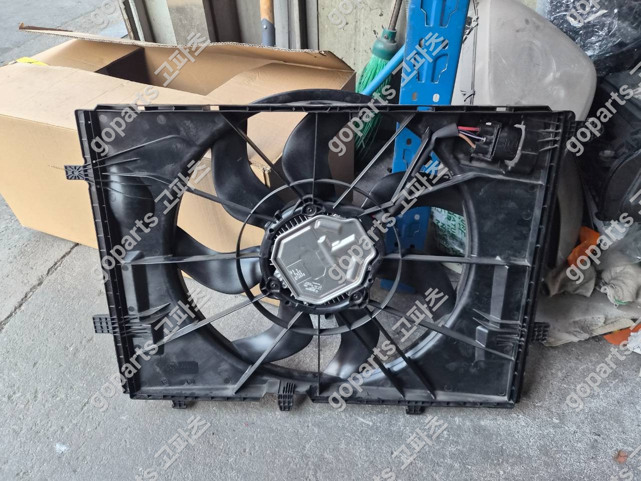 벤츠 엔진 라디에이터냉각휀 펜 팬 A0999061800 중고 400,000원