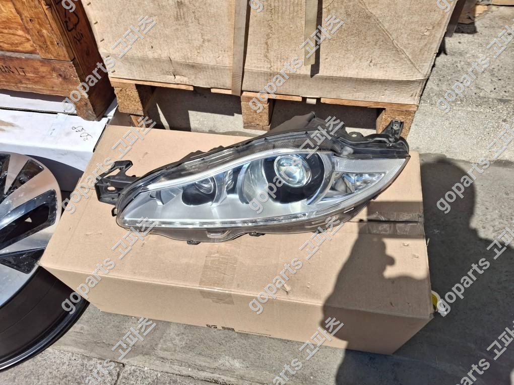 재규어 XJ X351 중고 헤드라이트 운전석 550,000원