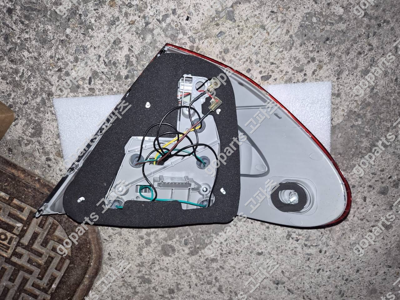 벤츠 E클래스 W211 운전석 후미등 상세사진 2