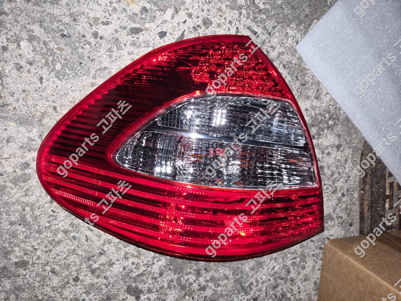 벤츠 E클래스 W211 후미등 운전석 20만원 중고