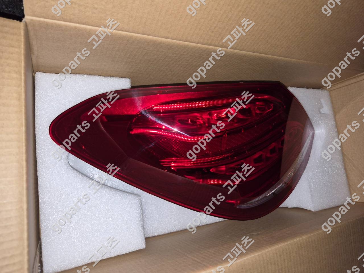 벤츠 C클래스 W205 운전석 후미등 상세사진 3