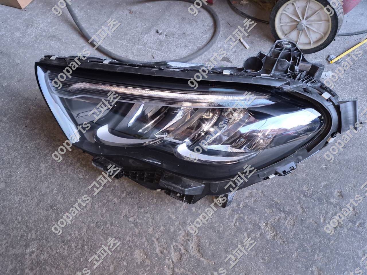 벤츠 E클래스 W214 헤드라이트 운전석 A2149066902 500,000원 중고