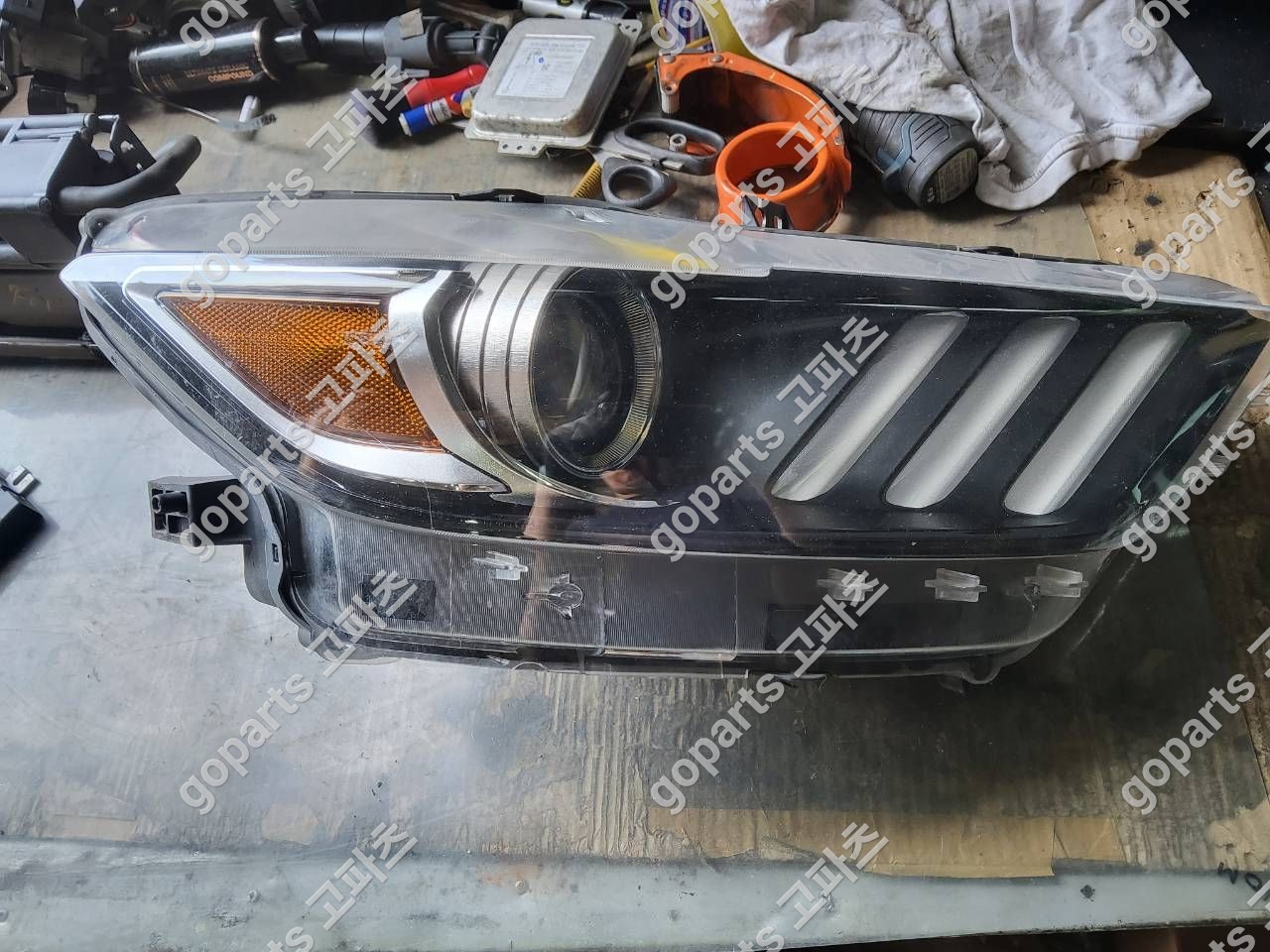 포드 머스탱 중고 헤드라이트 조수석 500,000원