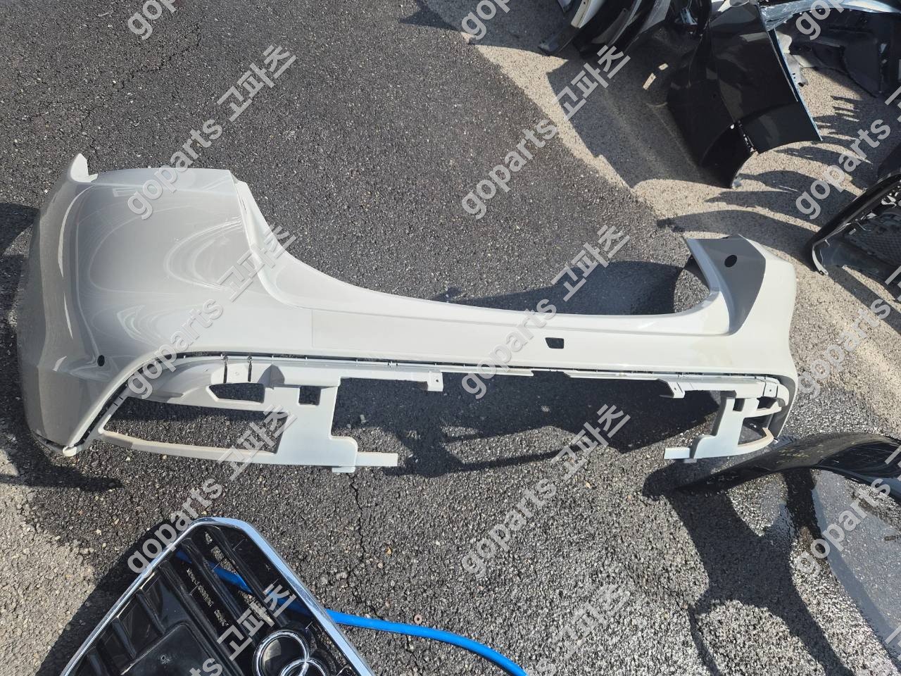 포르쉐 타이칸 966 후범퍼 중고 250,000원