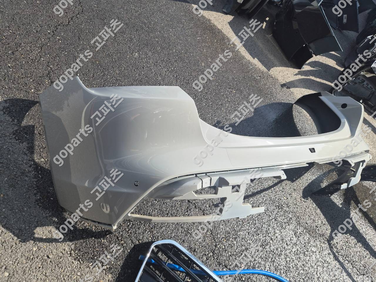 포르쉐 타이칸 966 후범퍼 상세사진 2