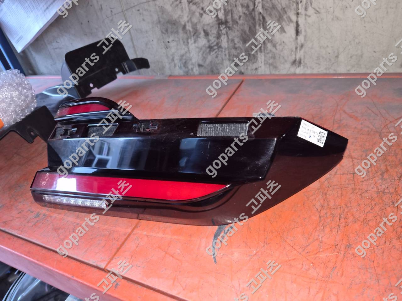 BMW X7 G07 조수석 트렁크등 9881357-01 상세사진 3