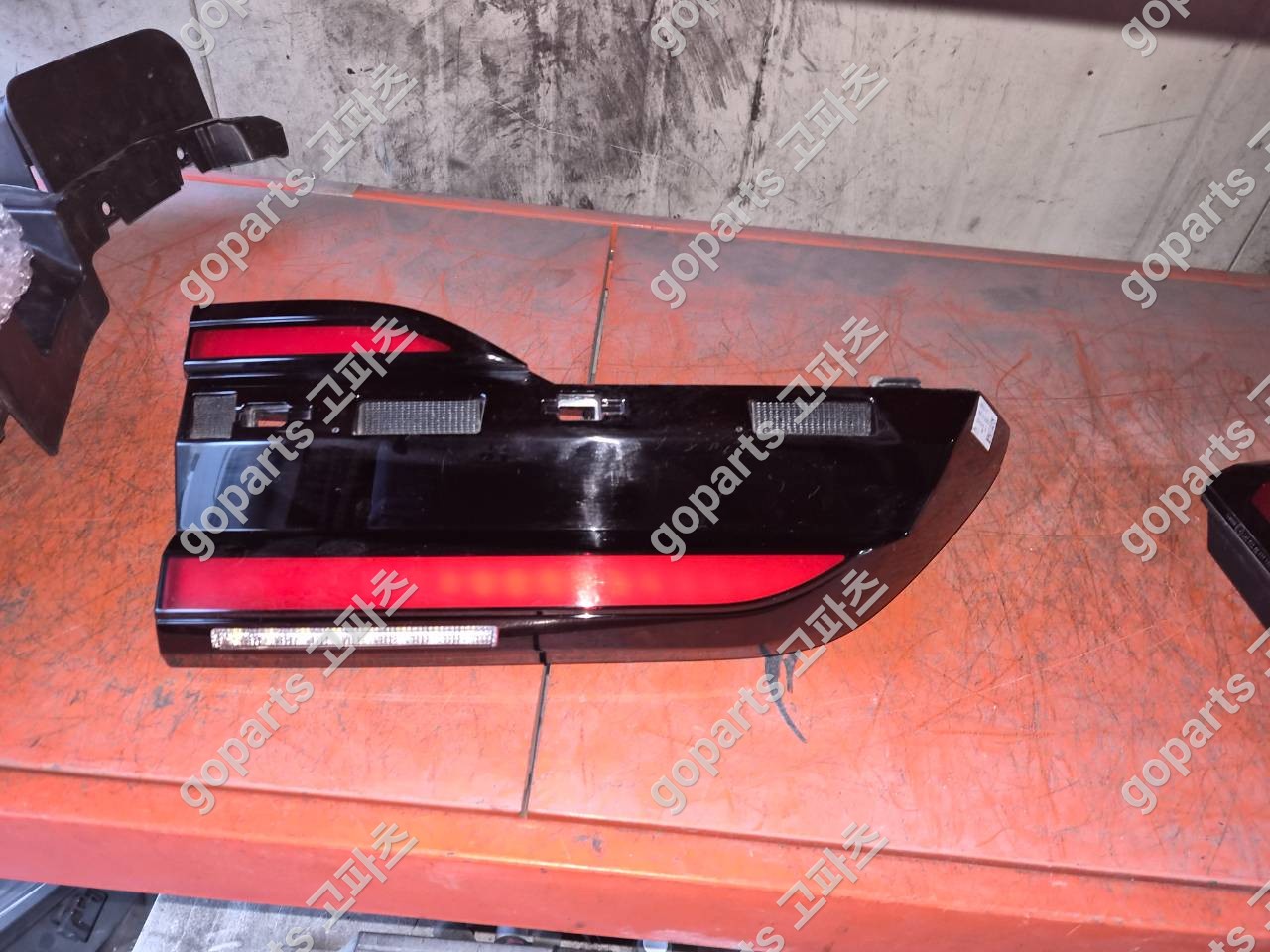 BMW X7 G07 중고 트렁크등 9881357-01 150,000원