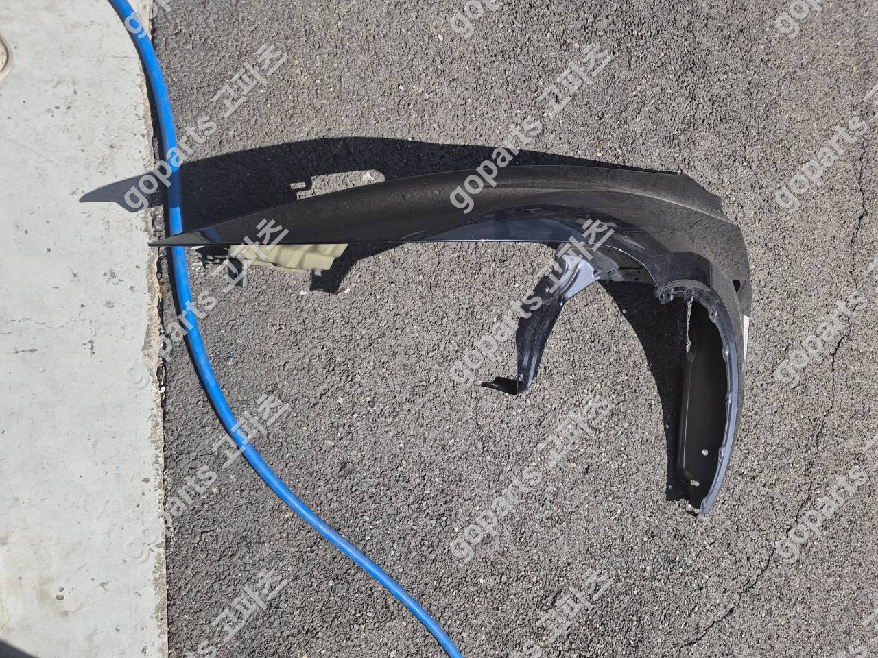 테슬라 모델 Y 운전석 전휀더 상세사진 3