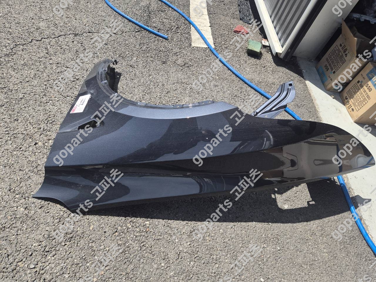 테슬라 모델 Y 운전석 전휀더 상세사진 2