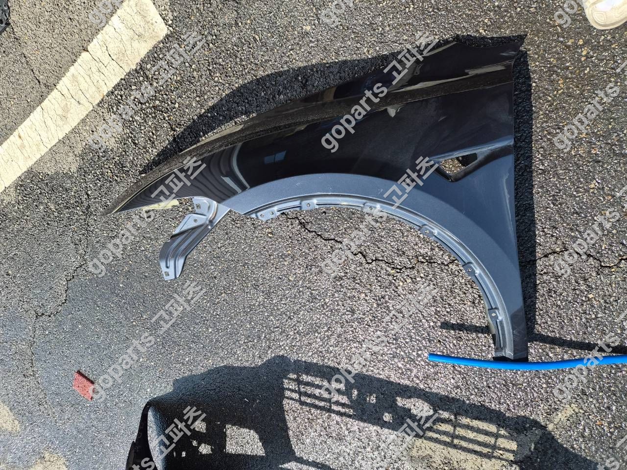 테슬라 모델 Y 운전석 전휀더 상세사진 2