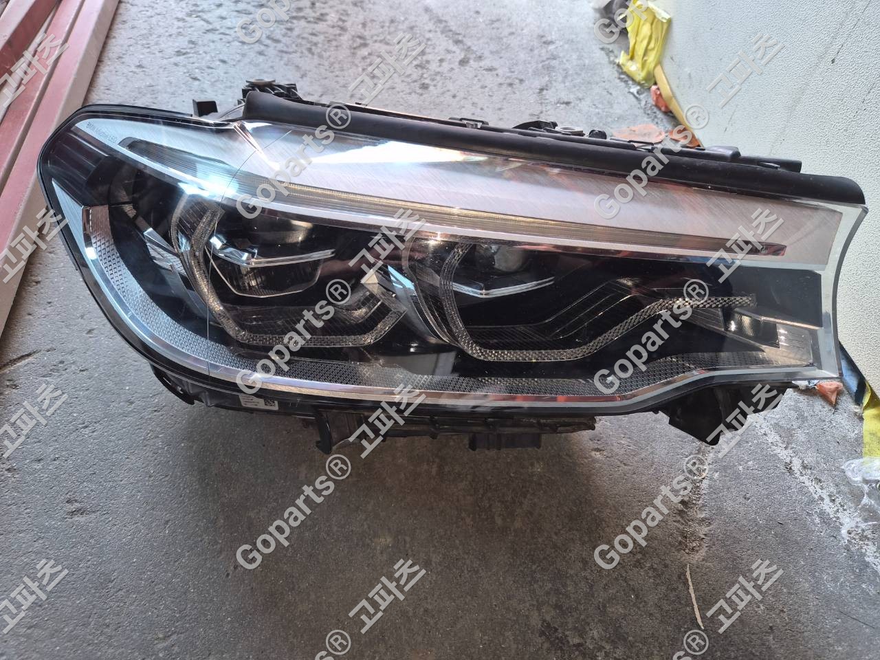 BMW 5시리즈 G30 중고 헤드라이트 7439194-04 400,000원