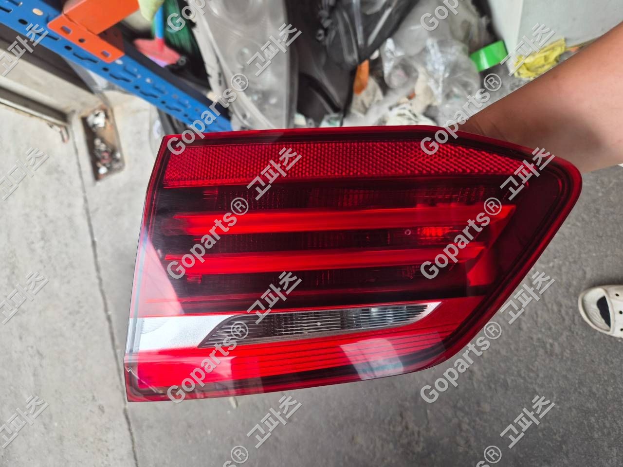 BMW 2시리즈 F45 중고 트렁크 후미등 7311042-10 120,000원