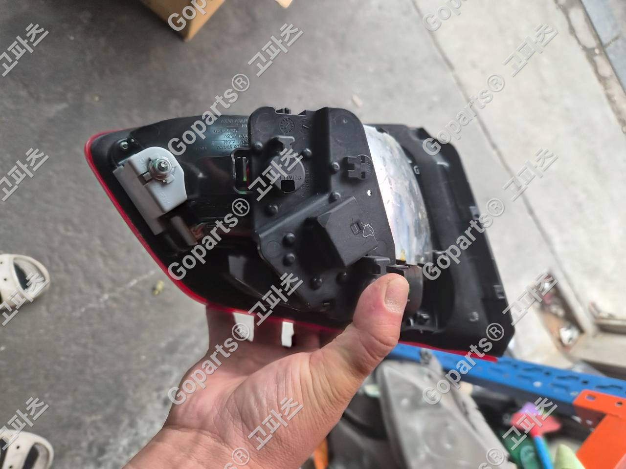 BMW 2시리즈 F45 조수석 트렁크 후미등 7311042-10 상세사진 3