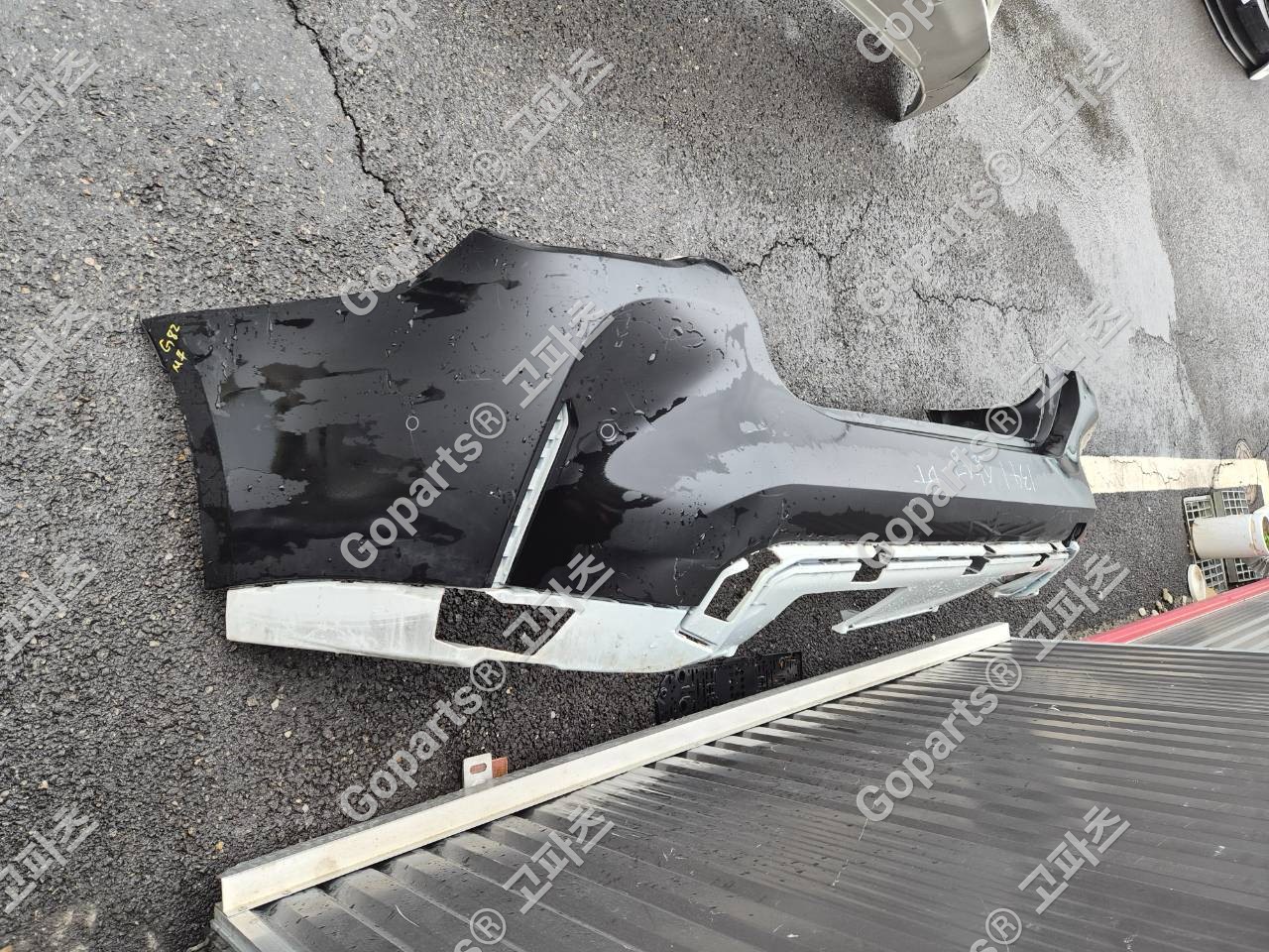 BMW M4 G82 검정색 후범퍼 상세사진 3