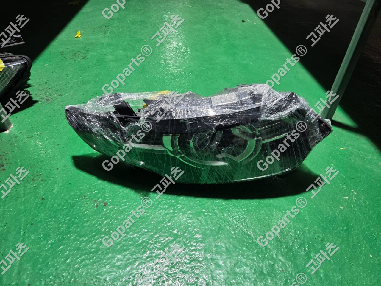 랜드로버 디스커버리 스포츠 L550 조수석 헤드라이트 FK72-13W029 450,000원 중고