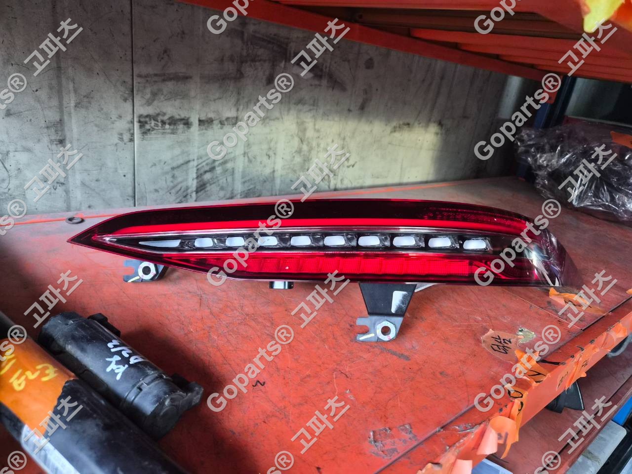 벤츠 AMG GT 4도어 세단 후미등 테일라이트 A2909060200 중고 300,000원