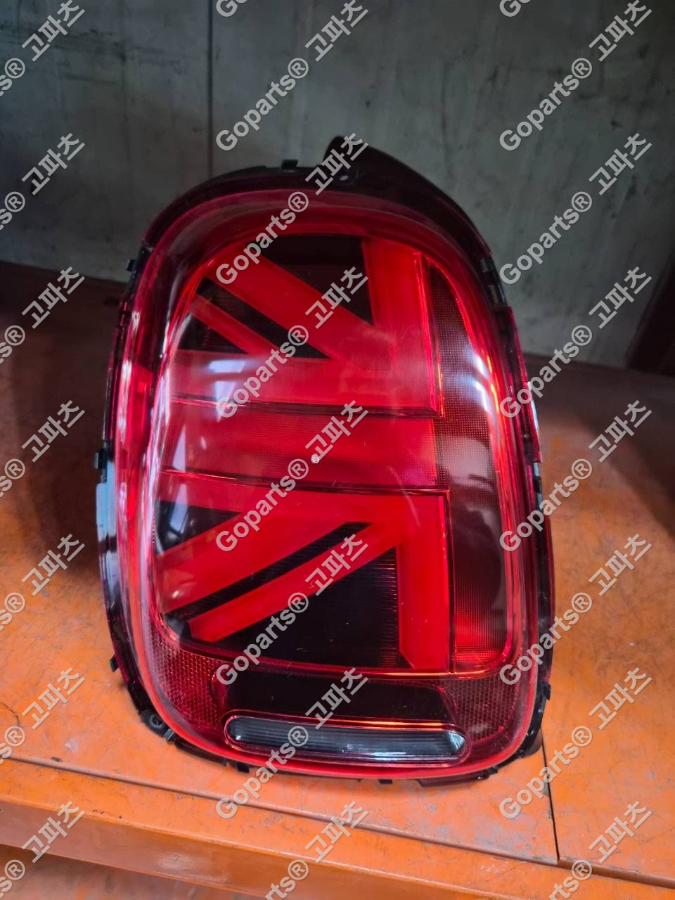 MINI 쿠퍼쿠페 F55/56/57 트렁크 후미등 H37435133 200,000원 중고