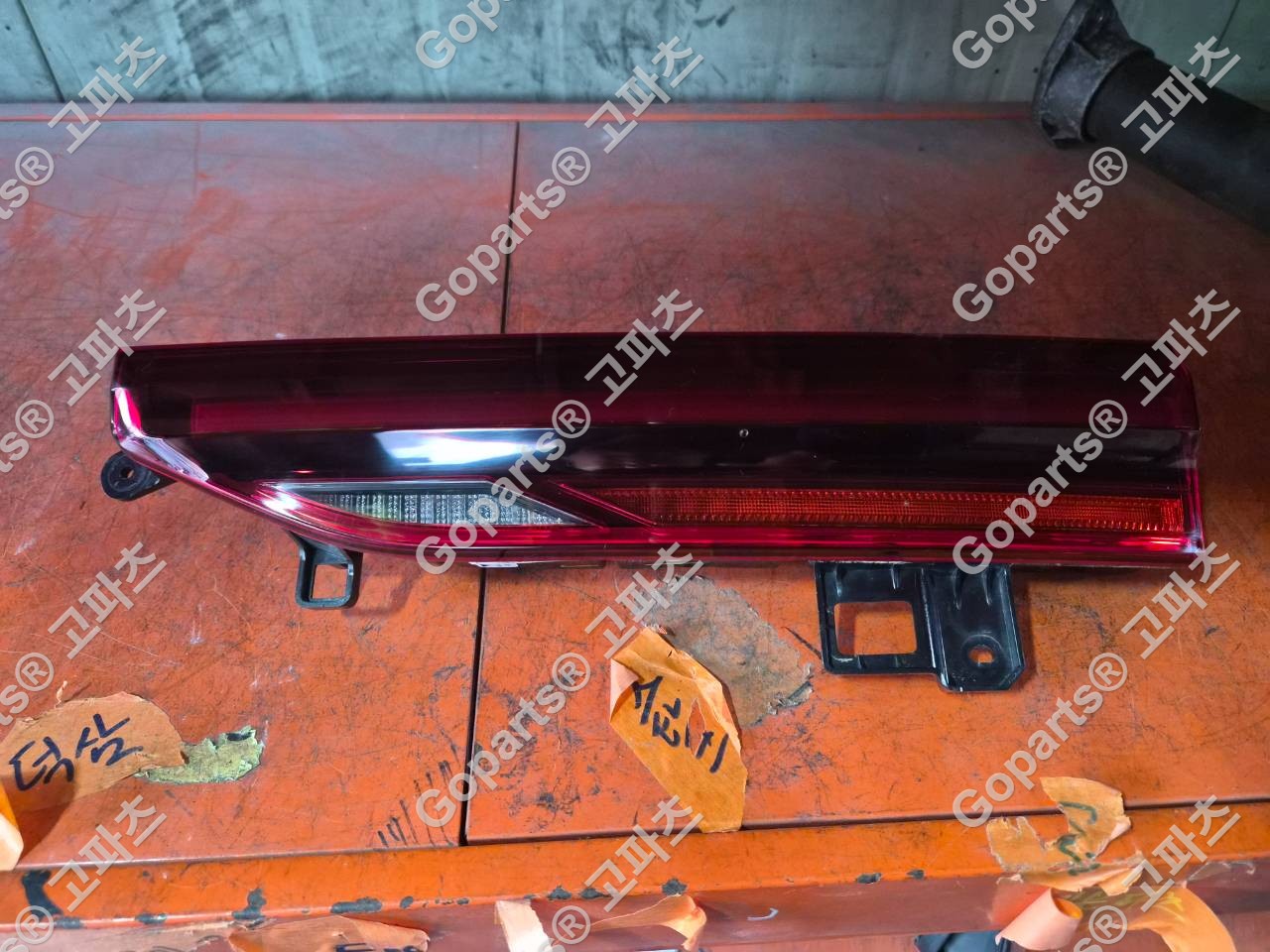 BMW X6 G06 조수석 리어 테일라이트 7421118 150,000원 중고