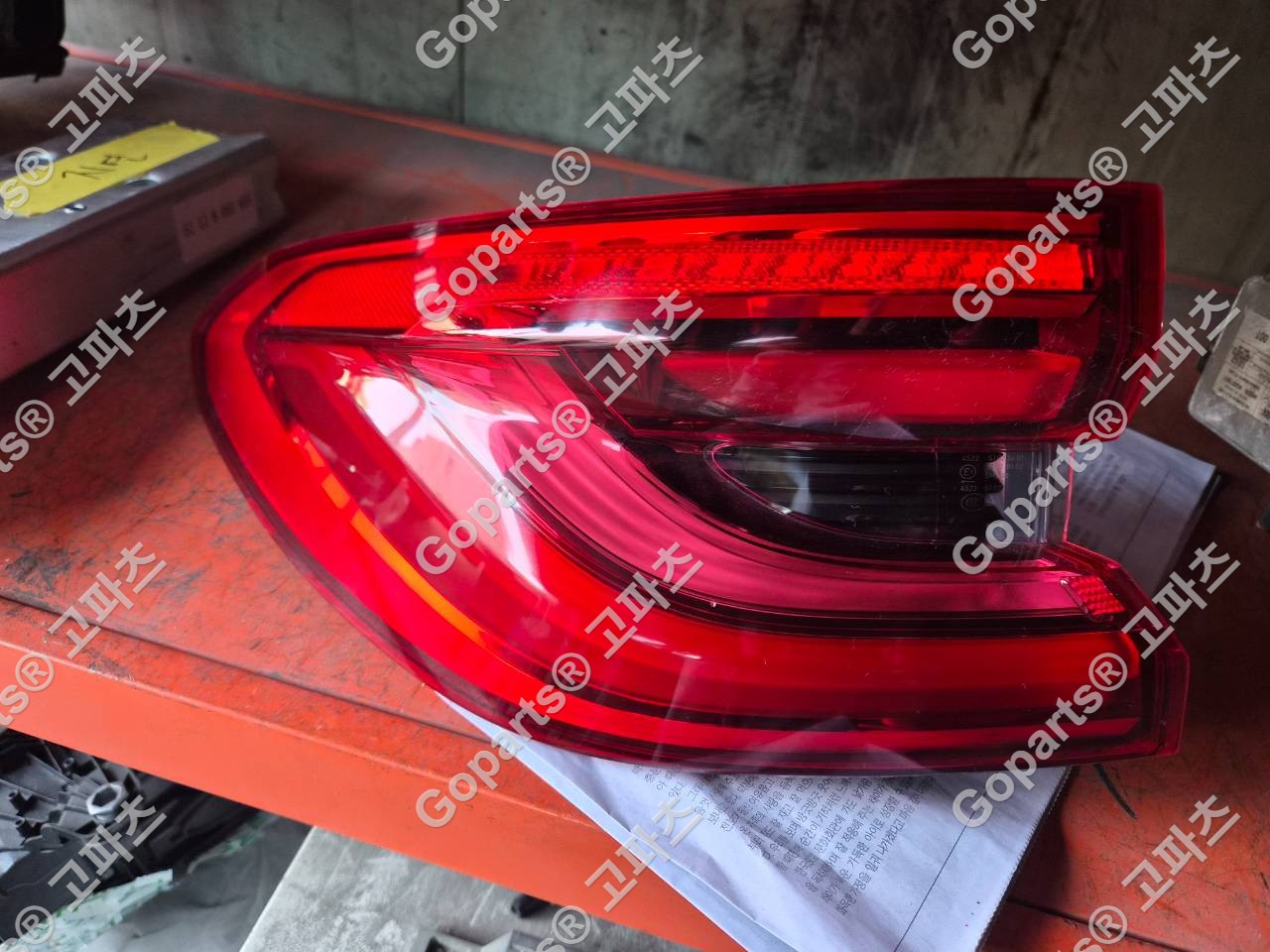 BMW 6시리즈 G32 리어테일라이트 7376483-15 운전석 중고 200,000원