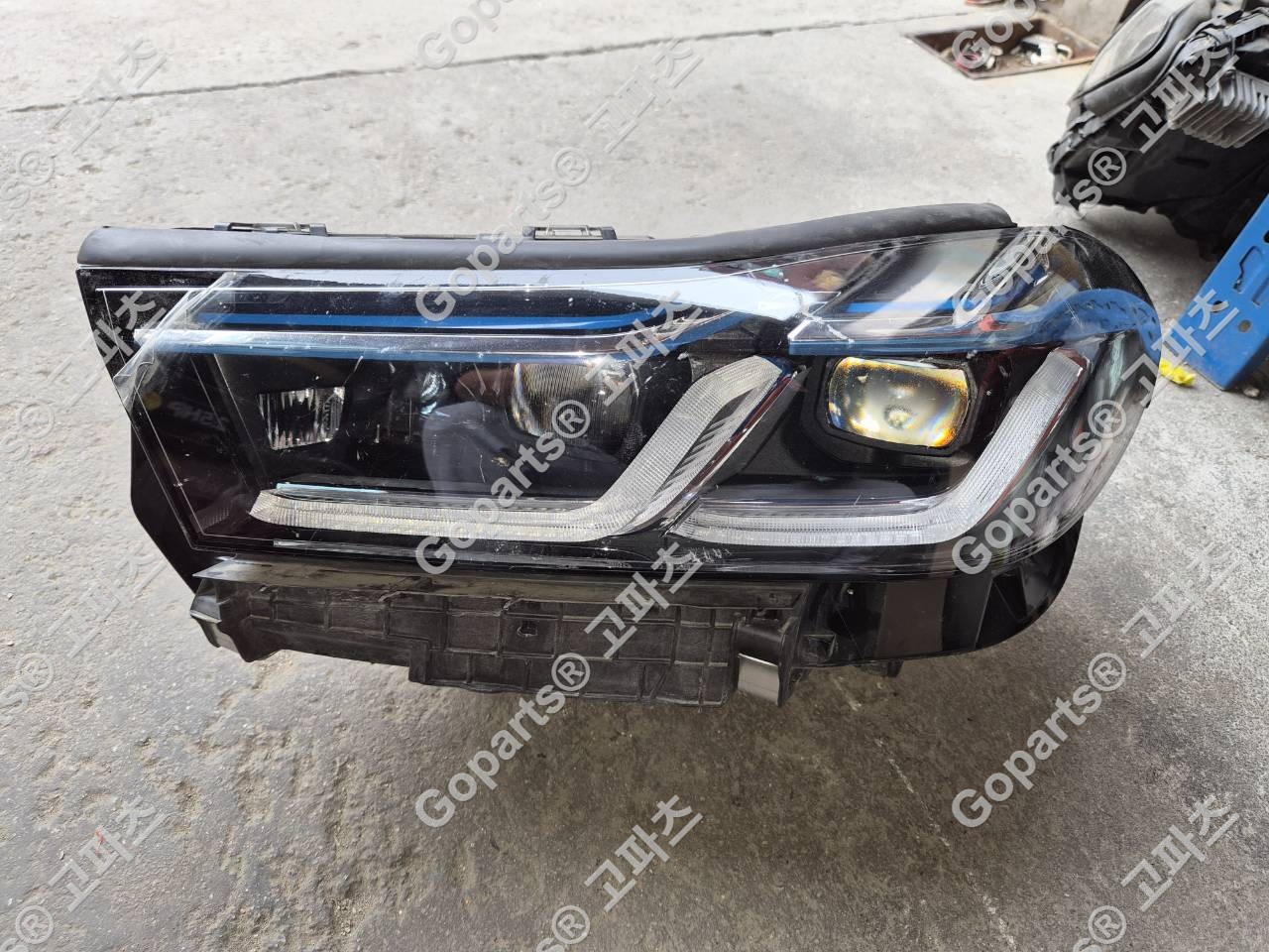 BMW 6GT G32 운전석 헤드라이트 9479283-13 600,000원 중고