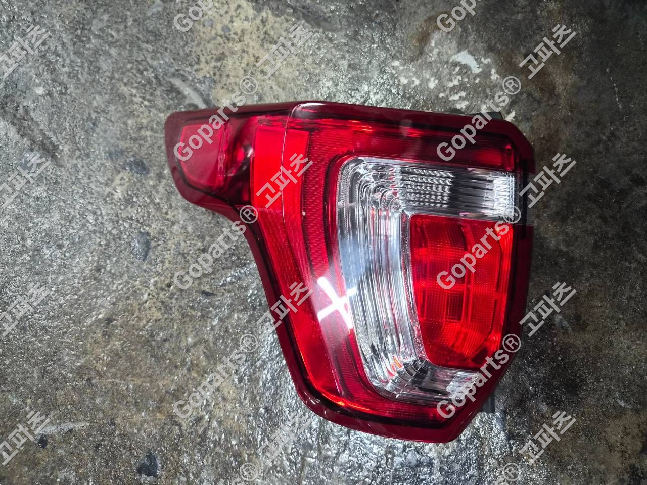 포드 익스플로러 후기형 운전석 후미등 FB53-13B505 250,000원 중고