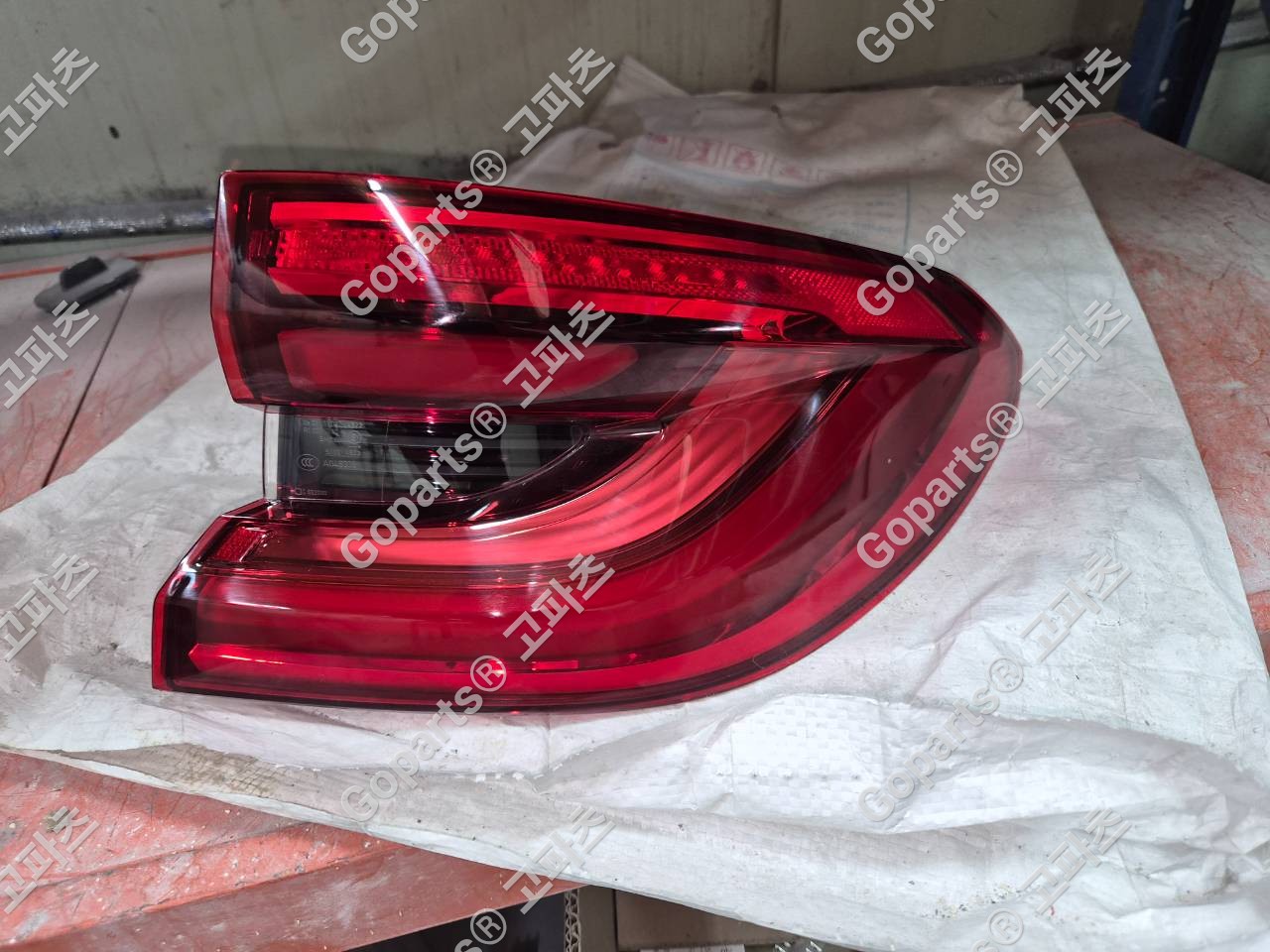 BMW 6GT G32 조수석 후미등 중고 230,000원