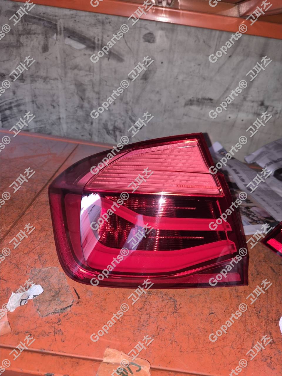 BMW 3시리즈 F30 후기형 운전석 트렁크 테일라이트 H7736911906 중고 200,000원