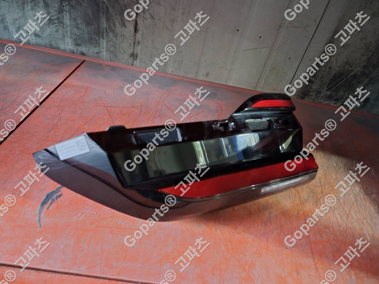BMW X7 G07 후기형 조수석 트렁크등 9881358-01 상세사진 4
