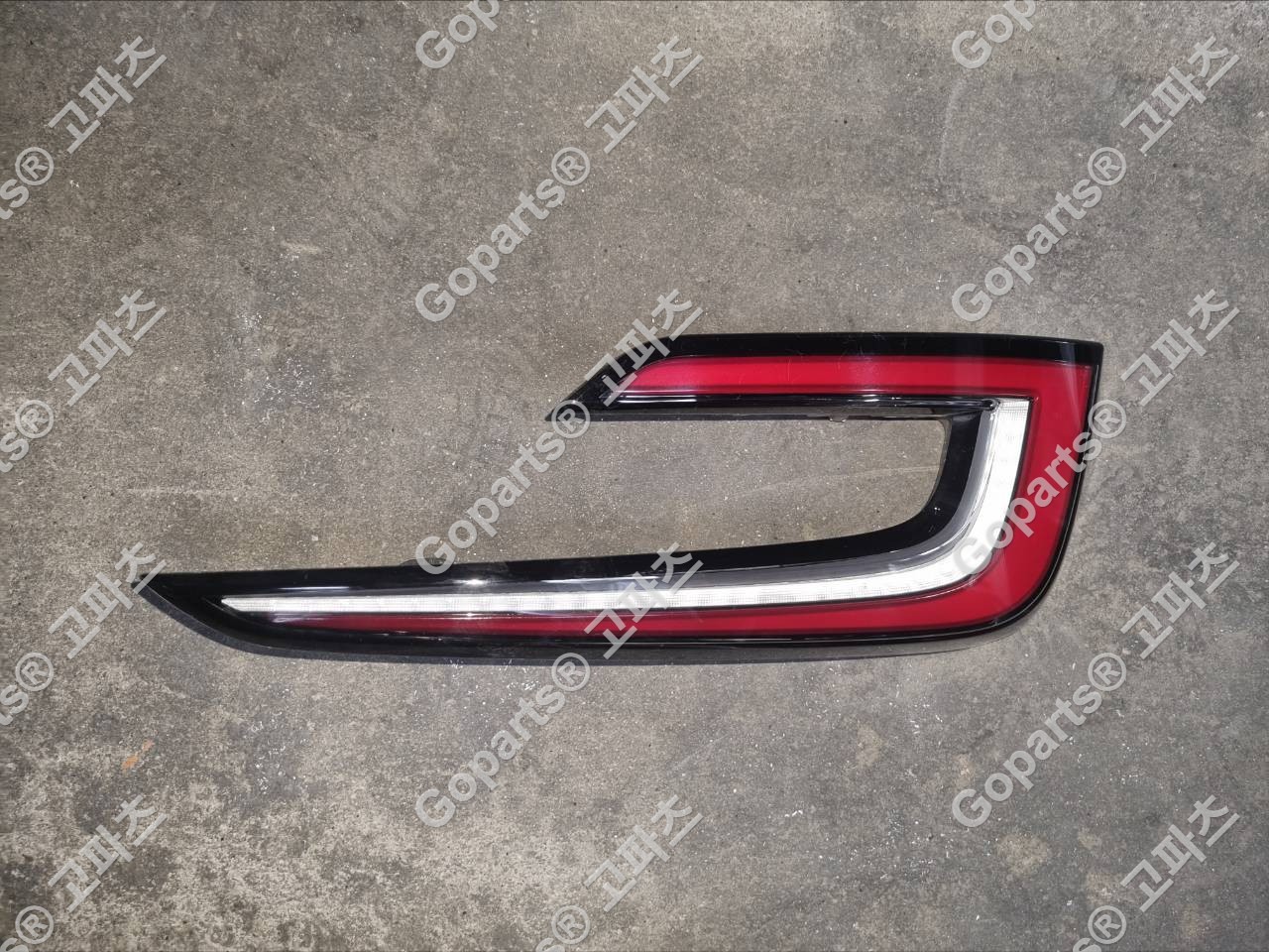 테슬라 모델 3 운전석 테일라이트 1691498-00-f 200,000원 중고