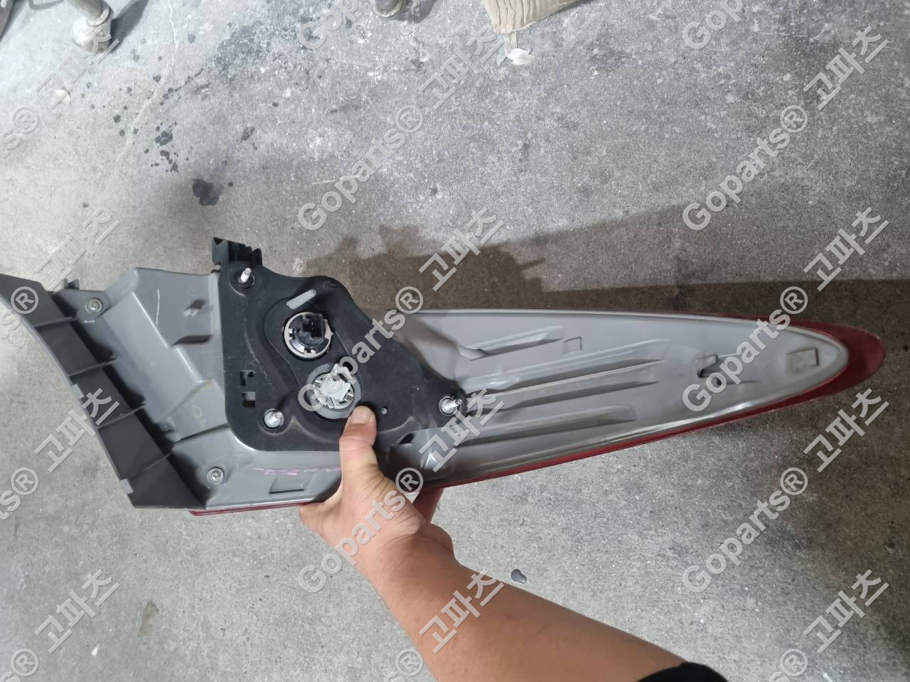 도요타 캠리 7세대 후반기 조수석 리어테일라이트 상세사진 3