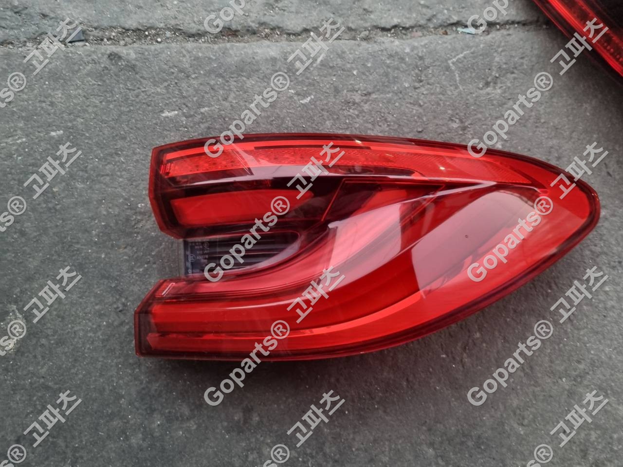 BMW 6GT G32 리어테일라이트 7376484-13 조수석 200,000원 중고